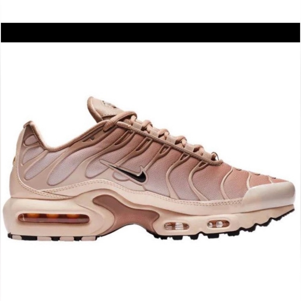 Nike women’s air max “guava ice” sneaks size 7 great condition
